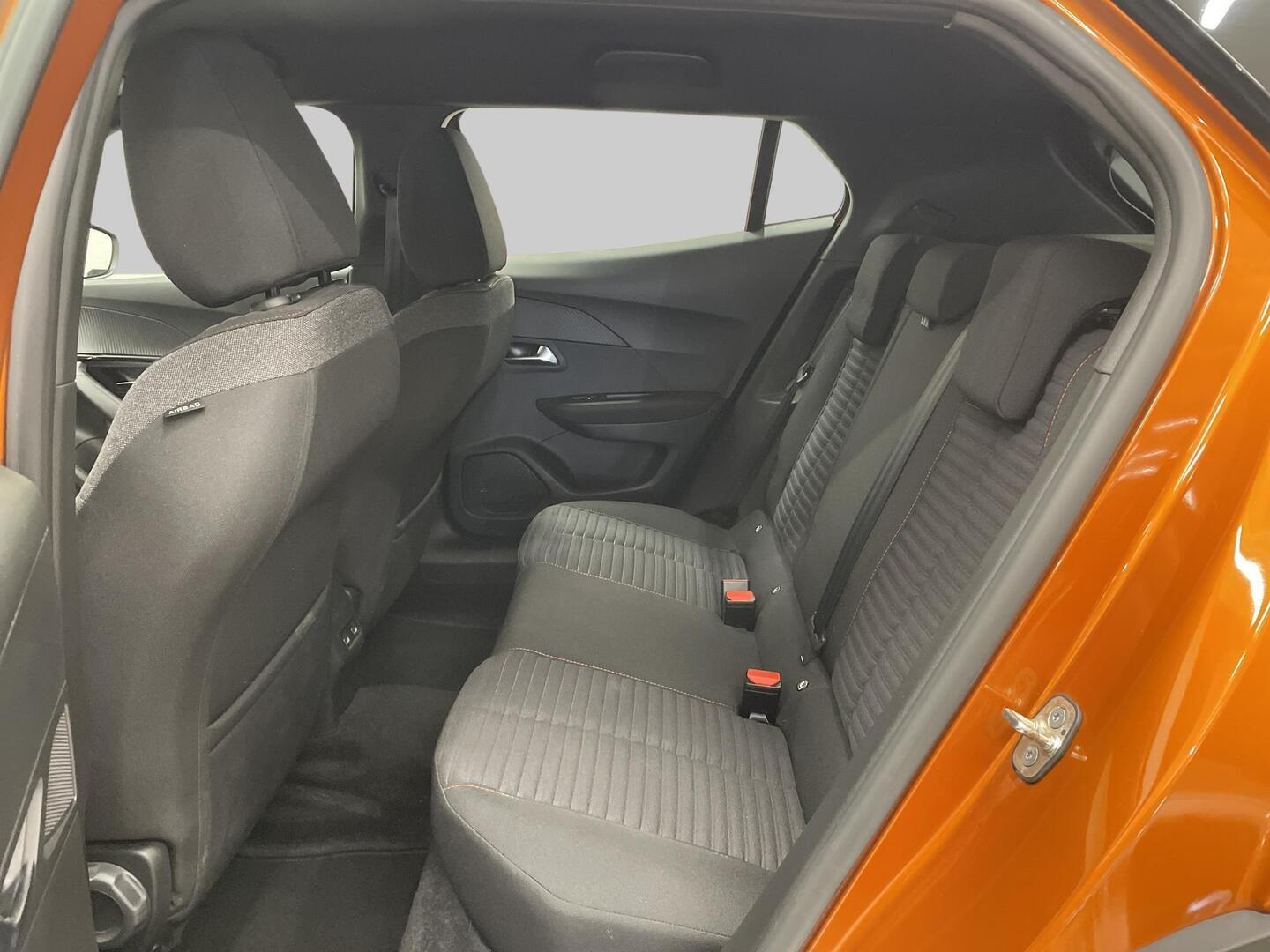PEUGEOT e-2008 2023