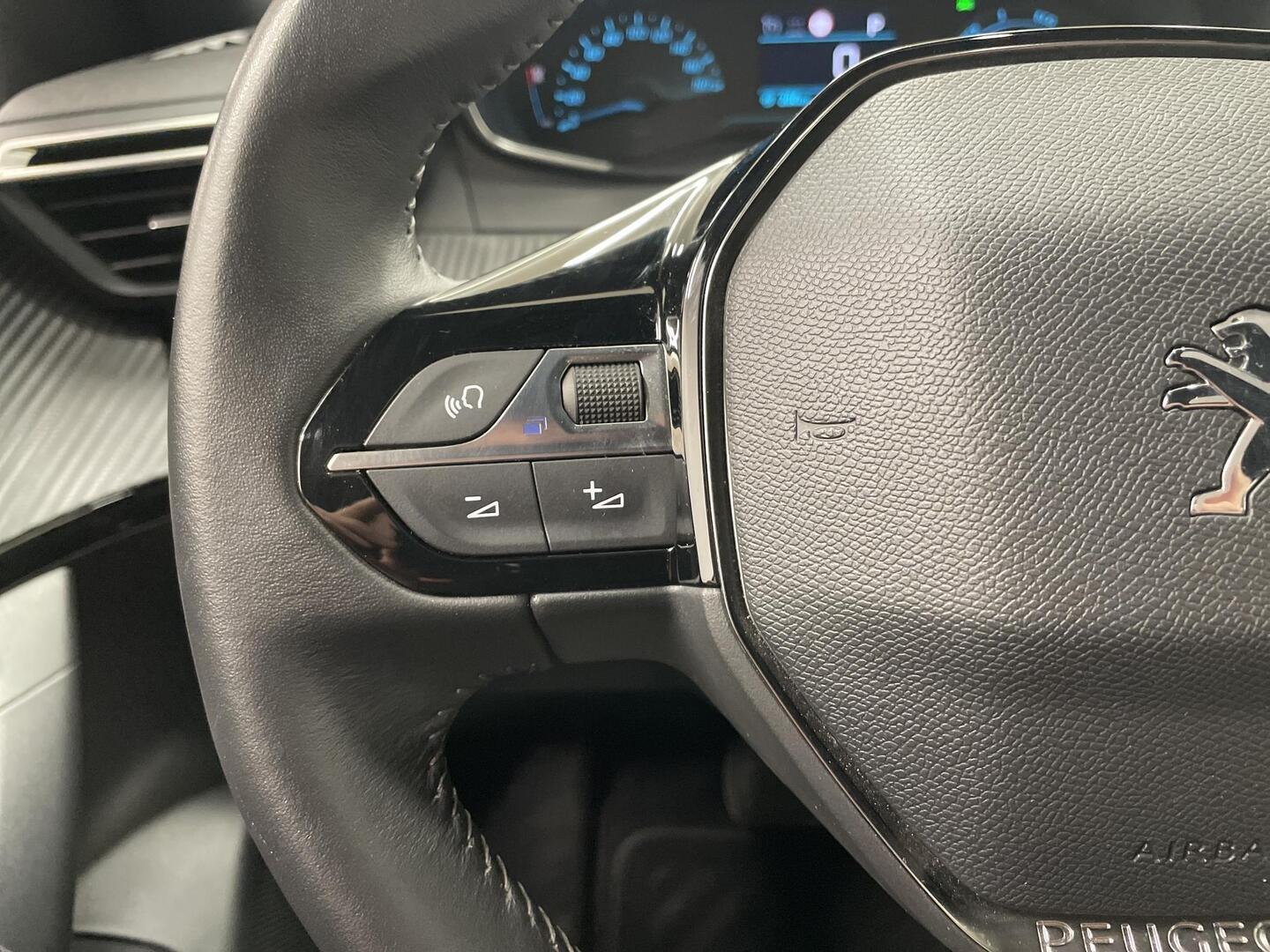 PEUGEOT e-2008 2023