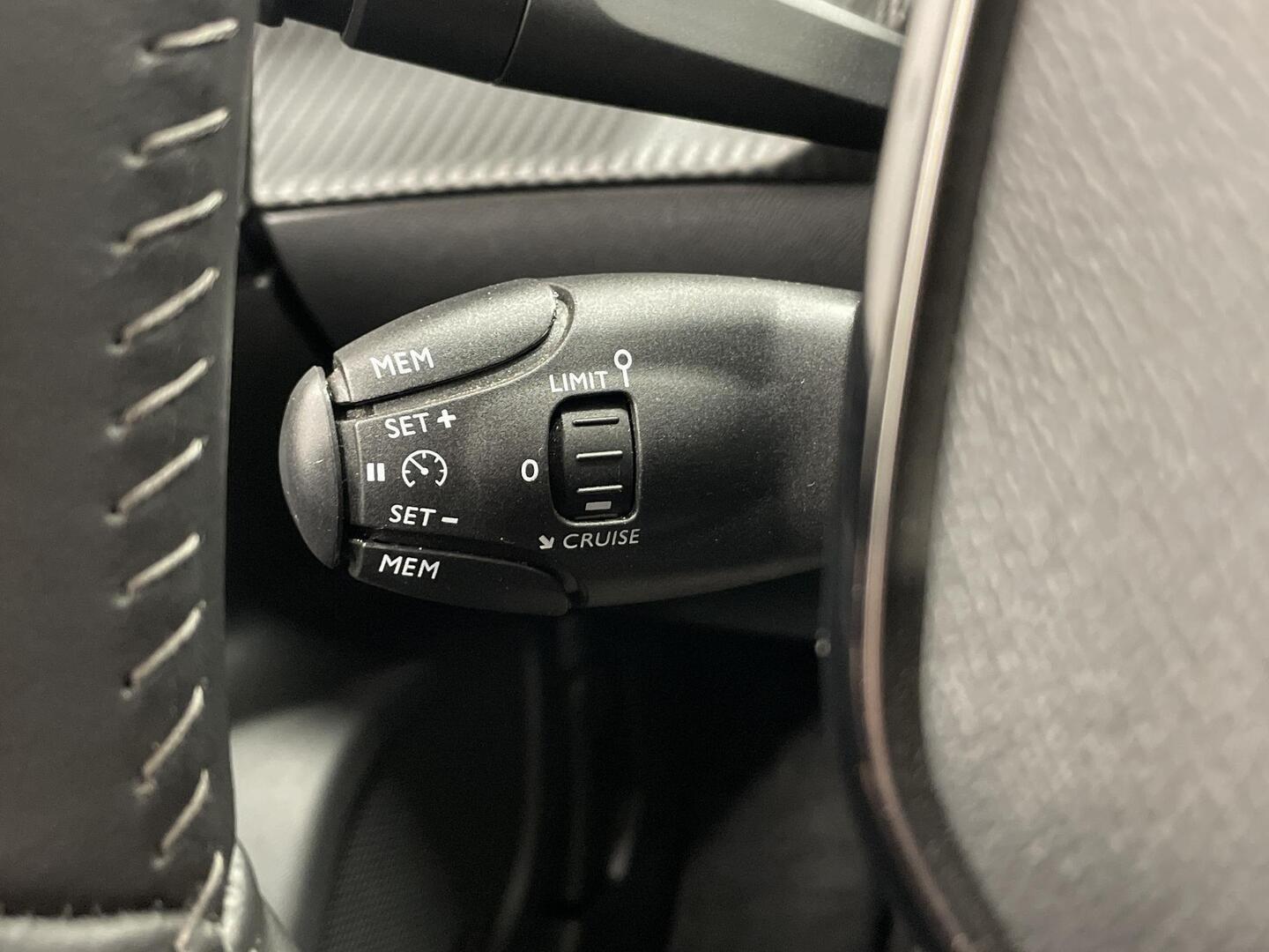 PEUGEOT e-2008 2023