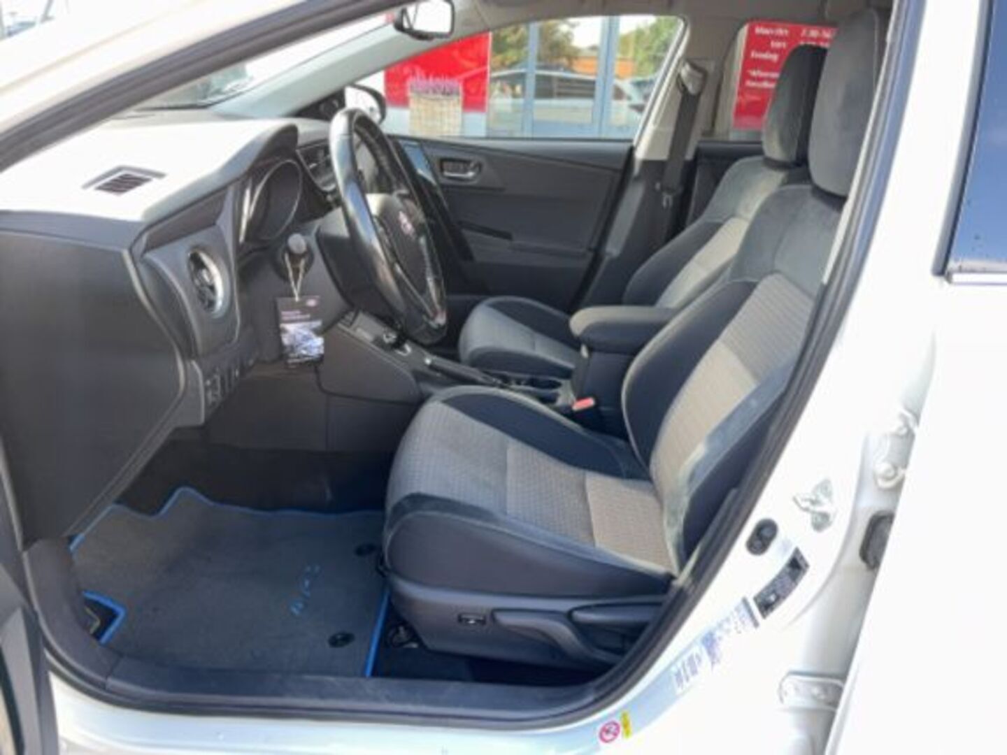 TOYOTA AURIS 2018