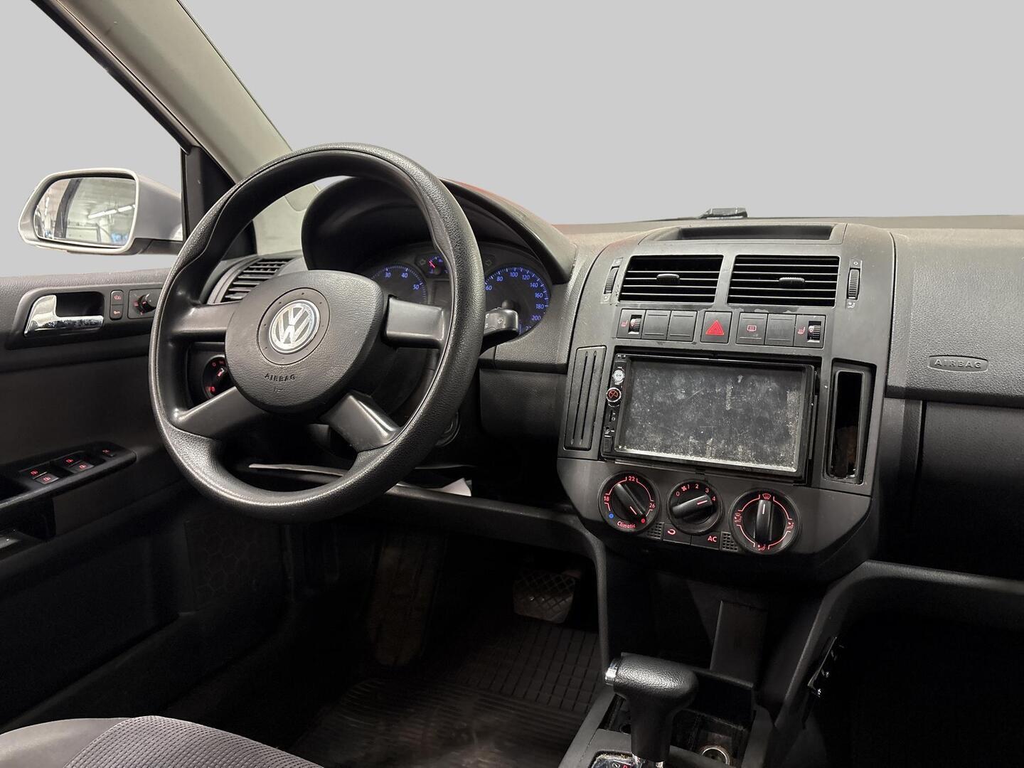 VOLKSWAGEN Polo 2005