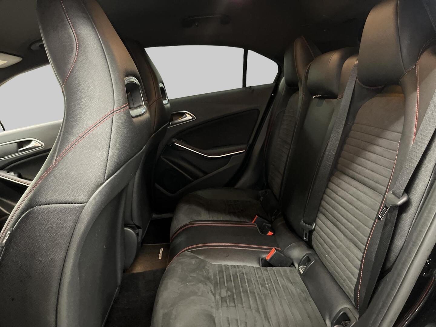 MERCEDES-BENZ A 2015