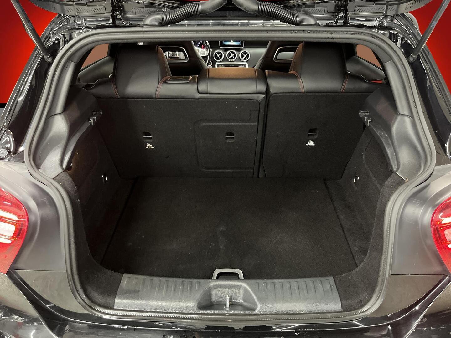 MERCEDES-BENZ A 2015