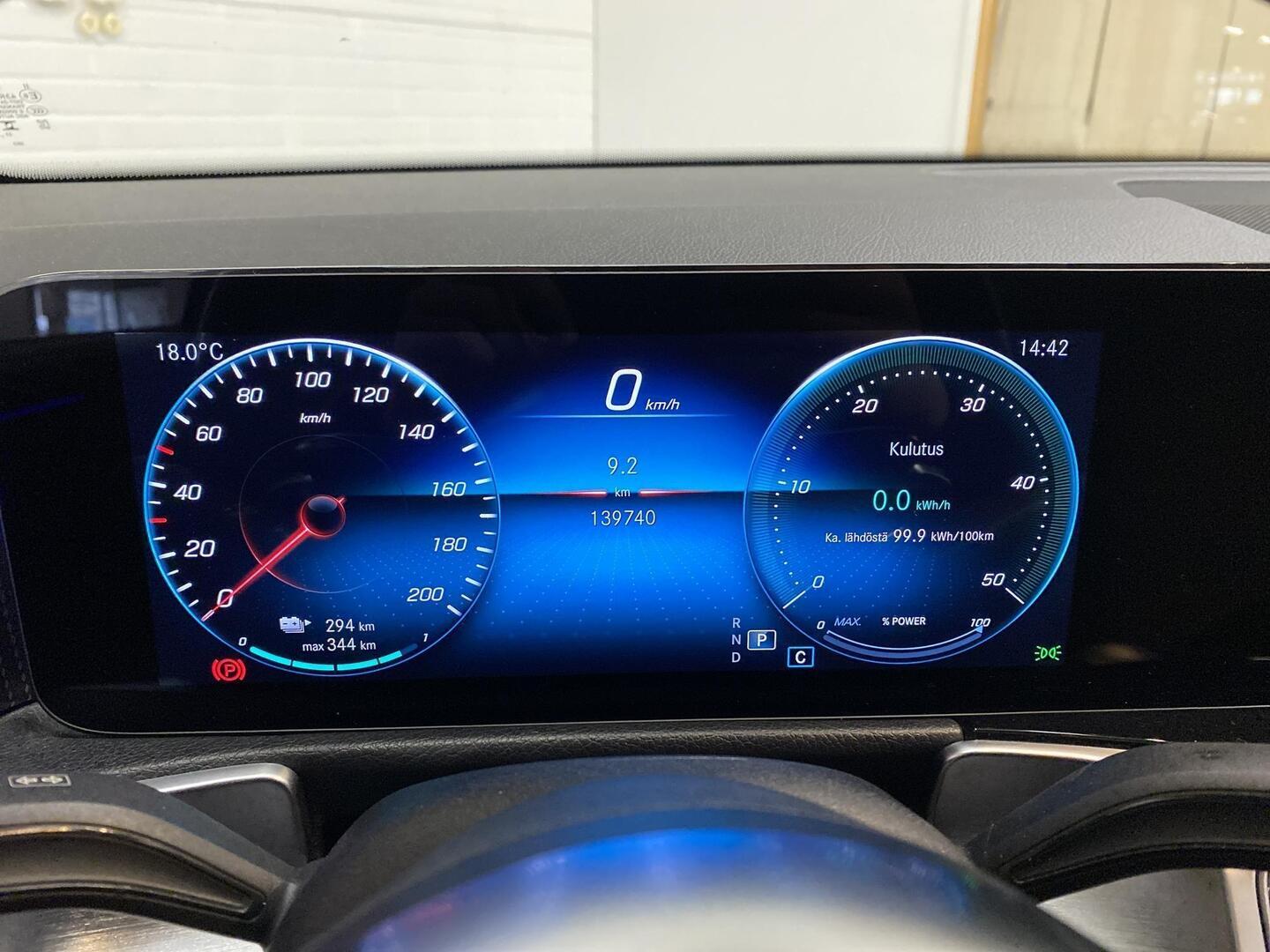 MERCEDES-BENZ EQB 2022