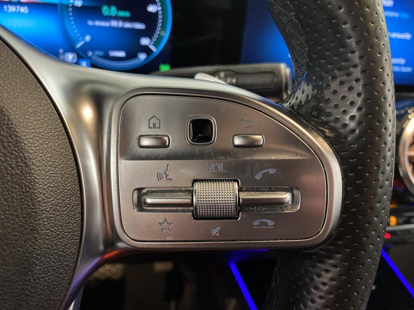 MERCEDES-BENZ EQB 2022