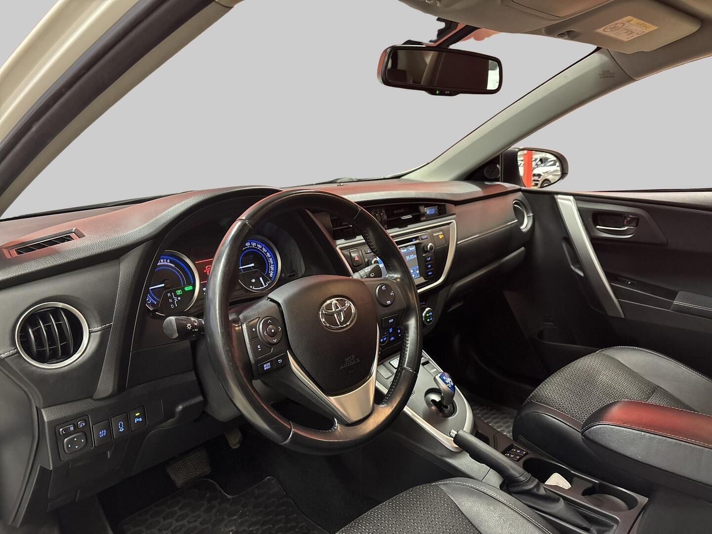 TOYOTA Auris 2014