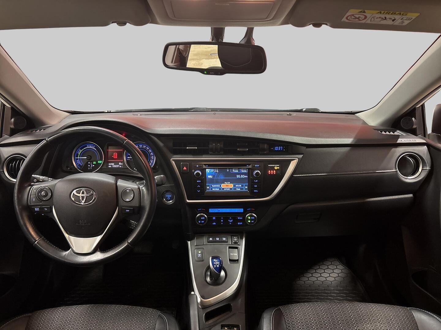 TOYOTA Auris 2014