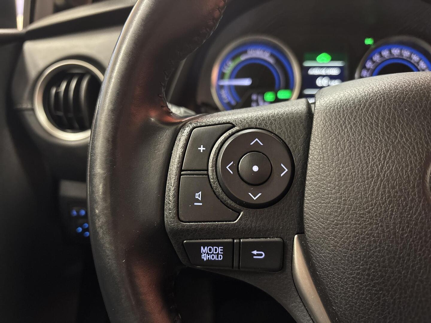 TOYOTA Auris 2014