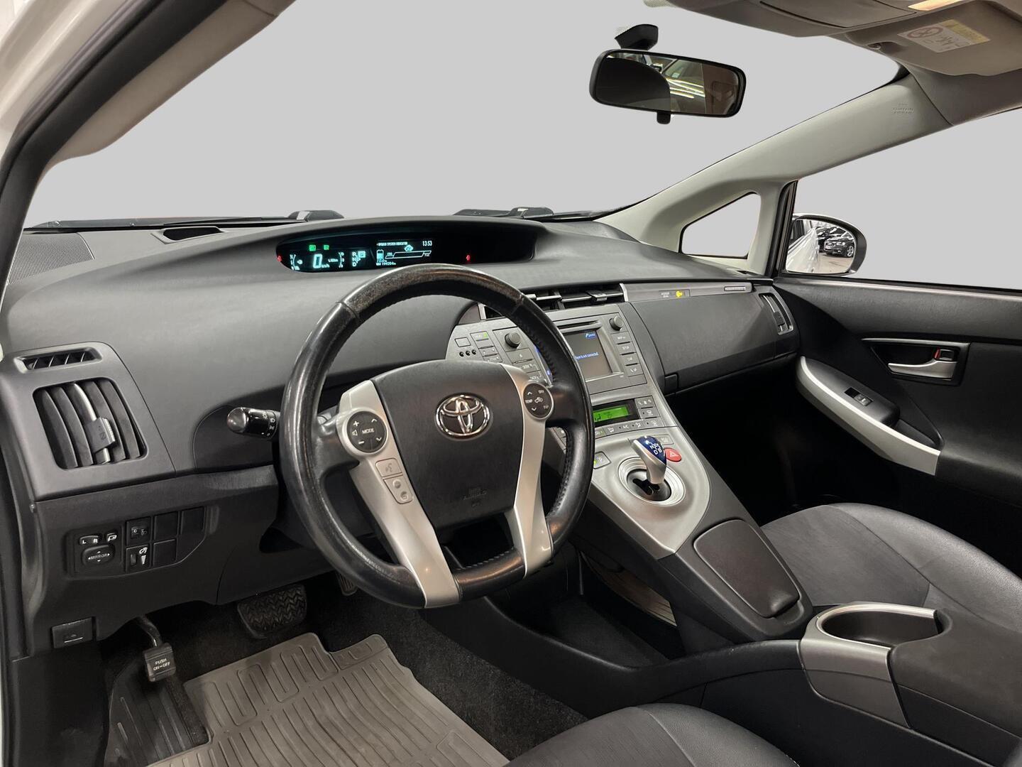 TOYOTA PRIUS PLUG-IN 2014