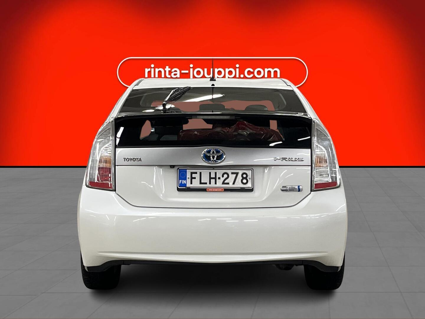 TOYOTA PRIUS PLUG-IN 2014