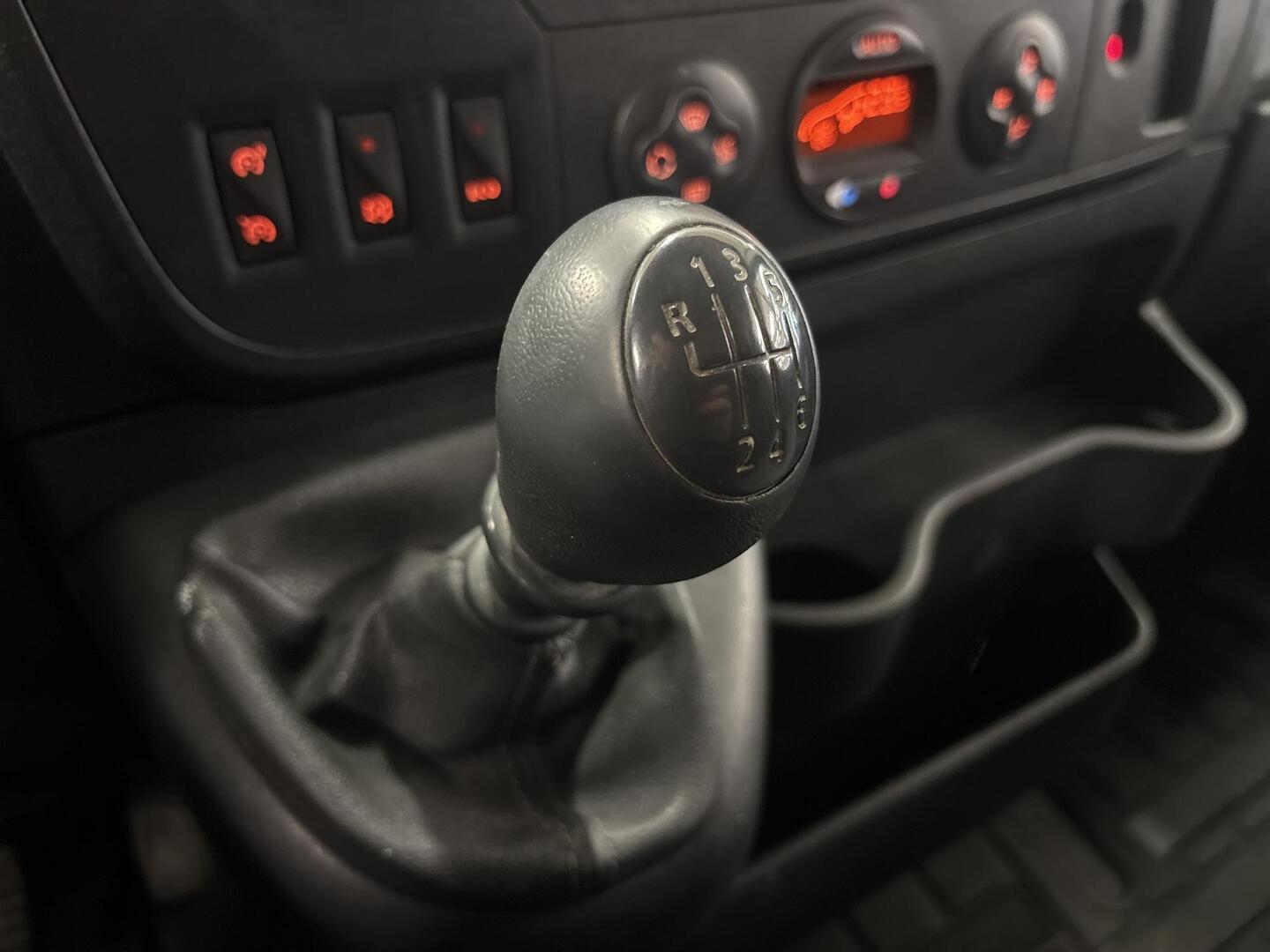 NISSAN NV400 2018