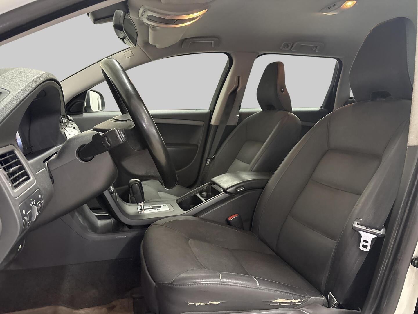 VOLVO V70 2011