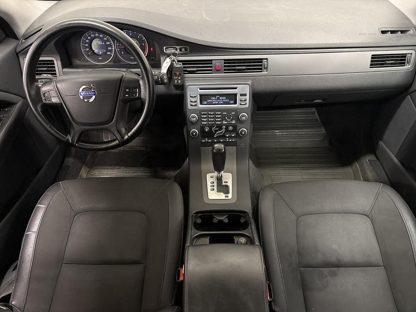VOLVO V70 2011