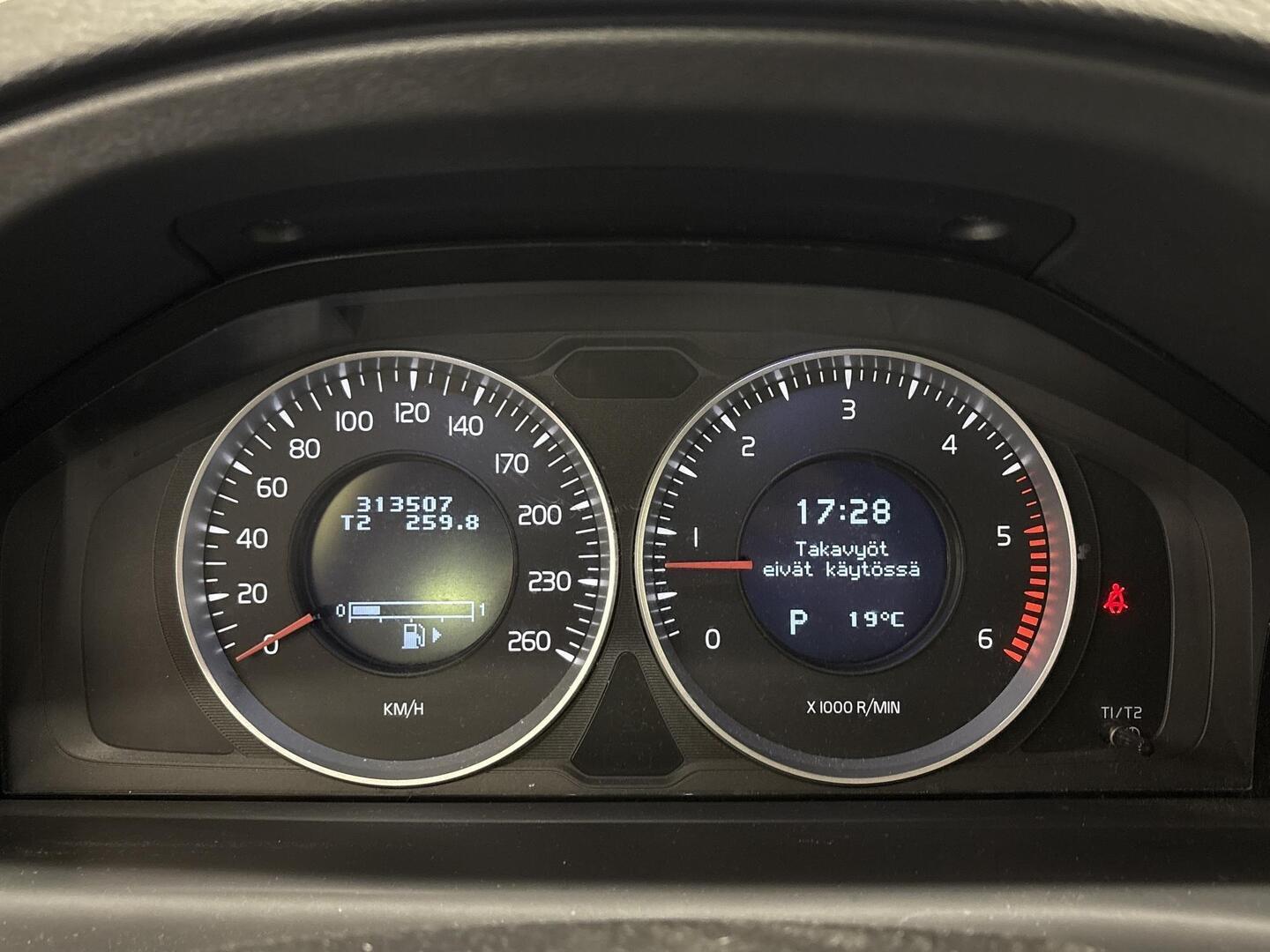VOLVO V70 2011