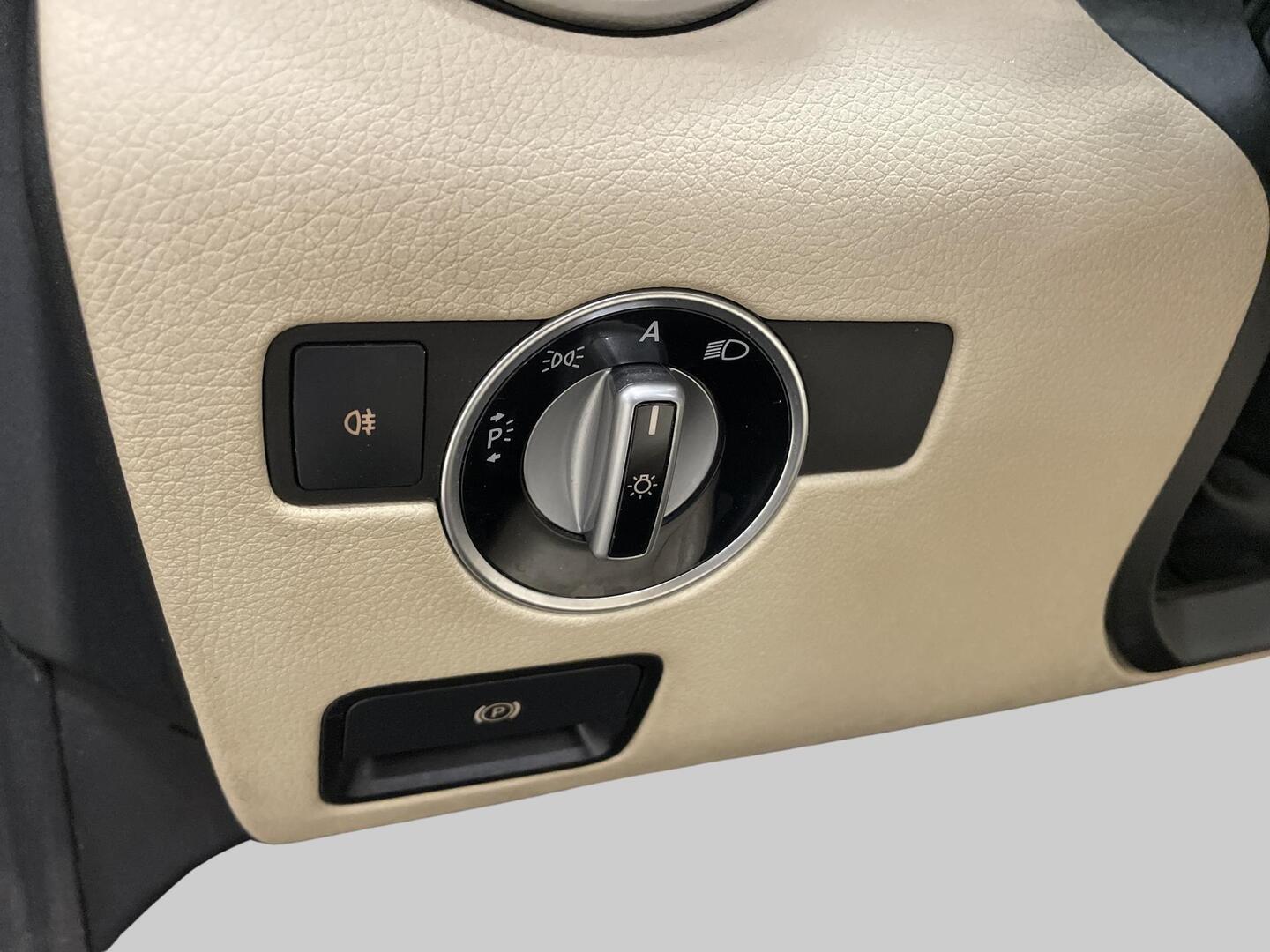 MERCEDES-BENZ SLK 2011