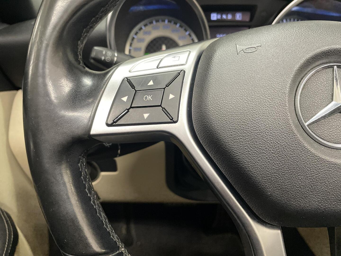 MERCEDES-BENZ SLK 2011