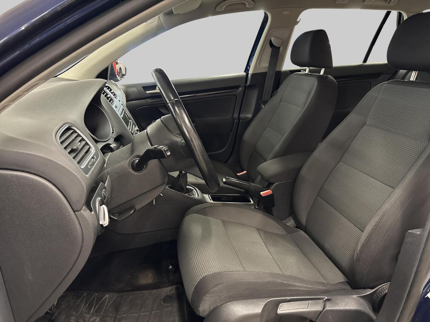 VOLKSWAGEN Golf 2012