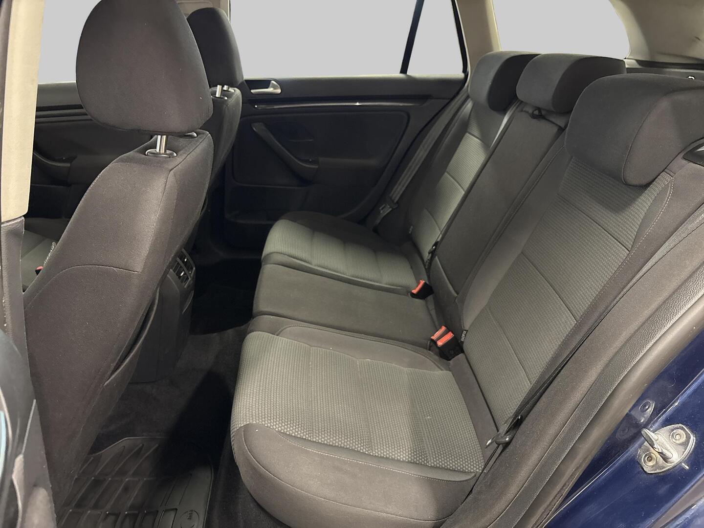 VOLKSWAGEN Golf 2012