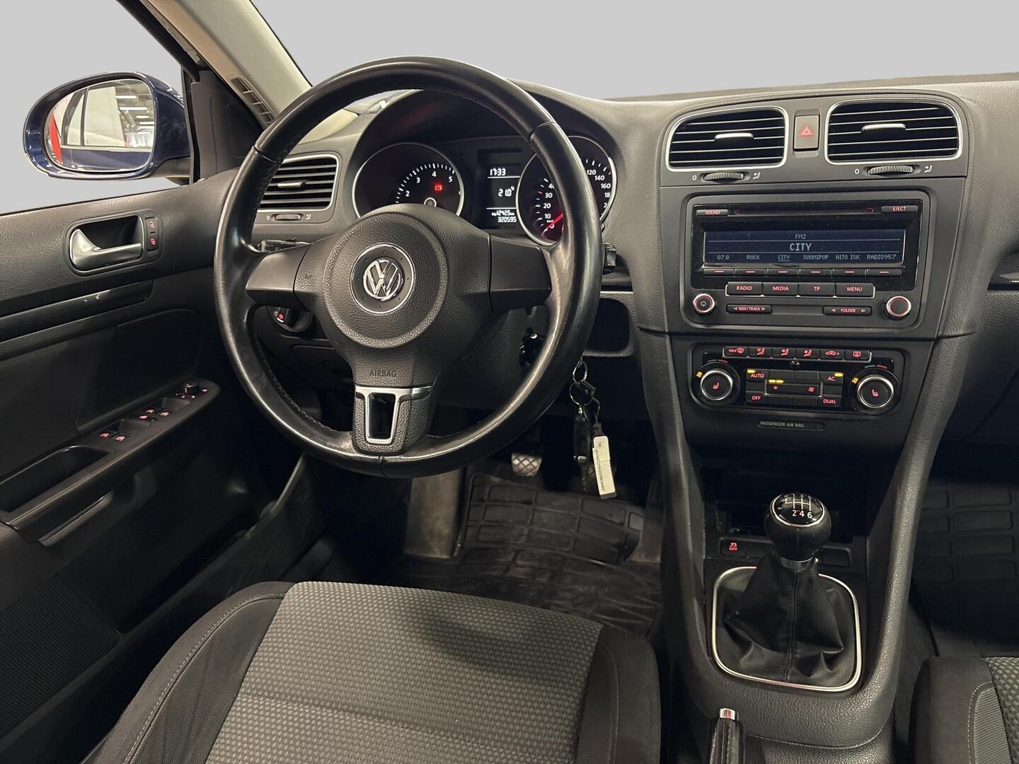 VOLKSWAGEN Golf 2012