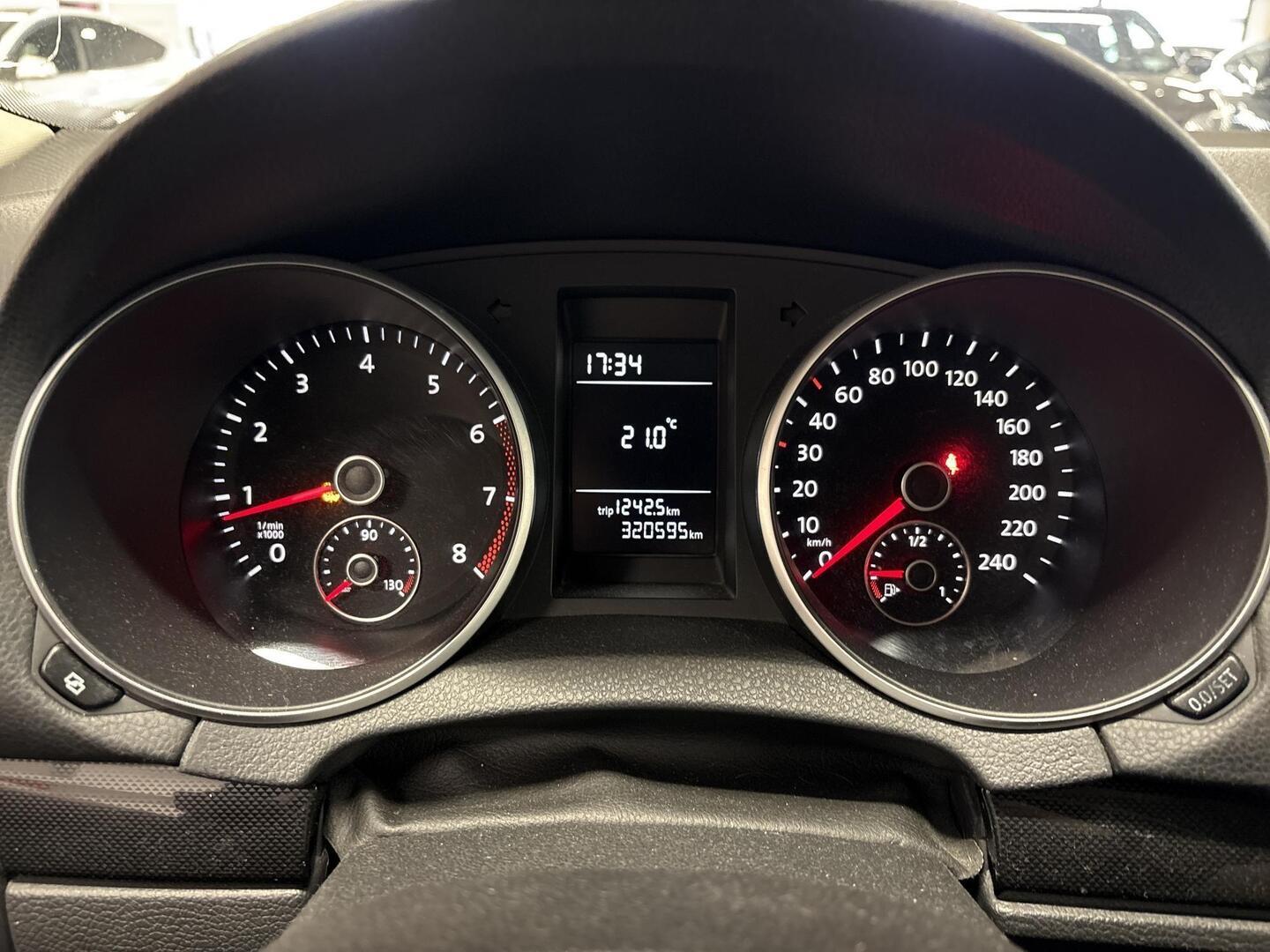 VOLKSWAGEN Golf 2012