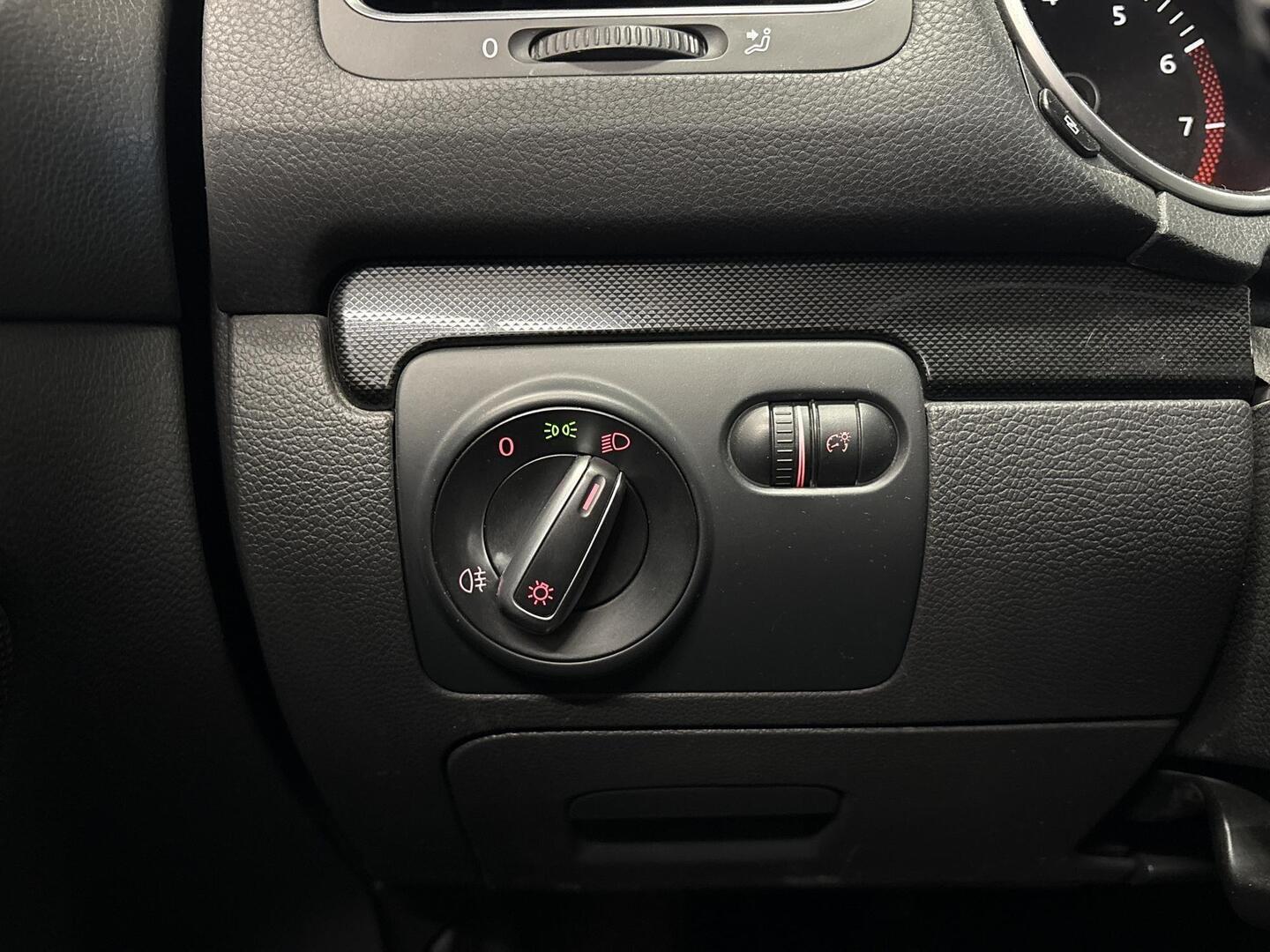 VOLKSWAGEN Golf 2012