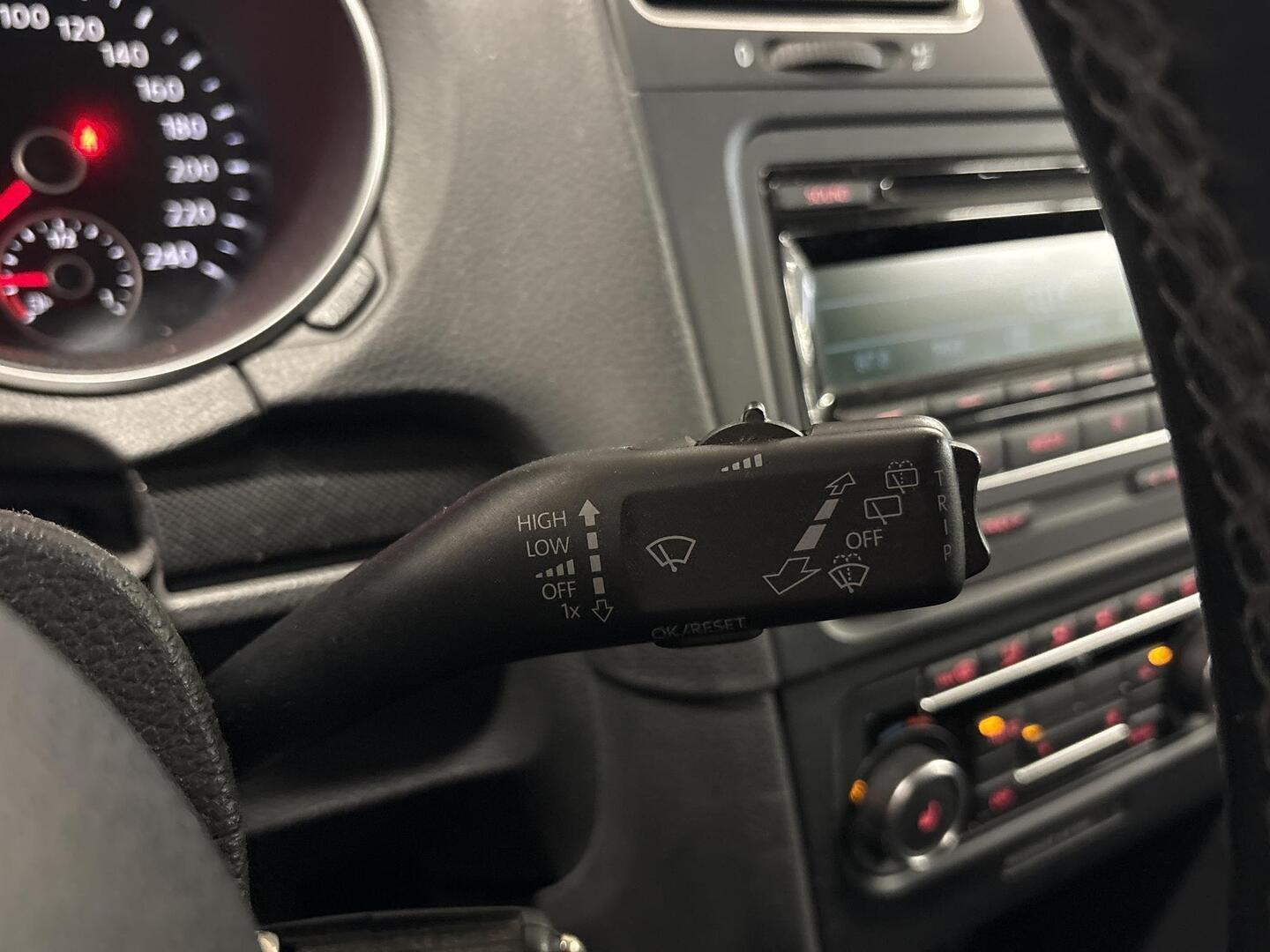 VOLKSWAGEN Golf 2012