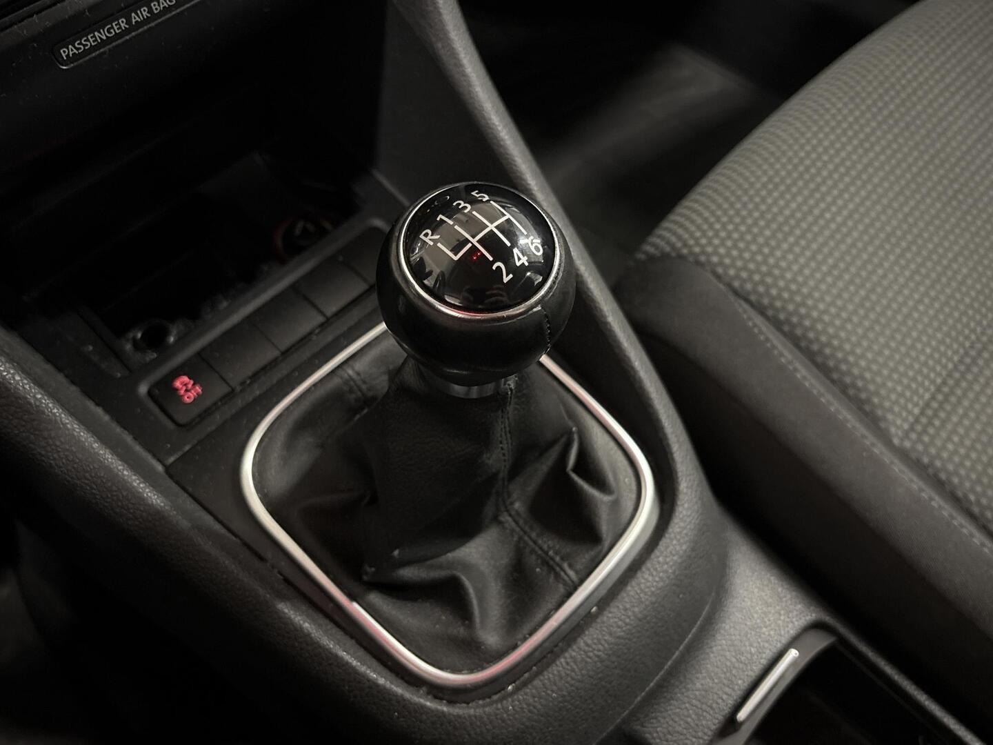 VOLKSWAGEN Golf 2012
