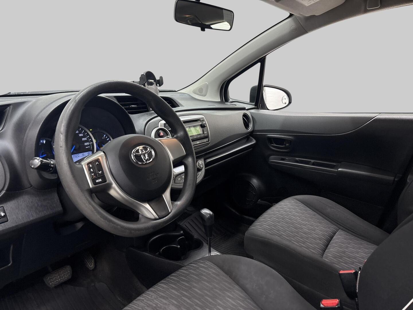 TOYOTA Yaris 2014
