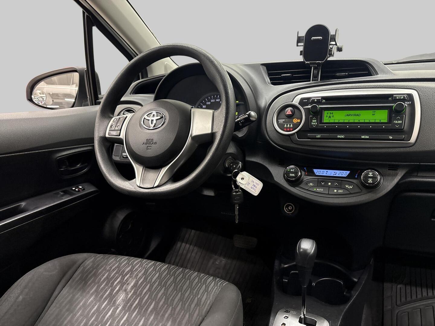 TOYOTA Yaris 2014