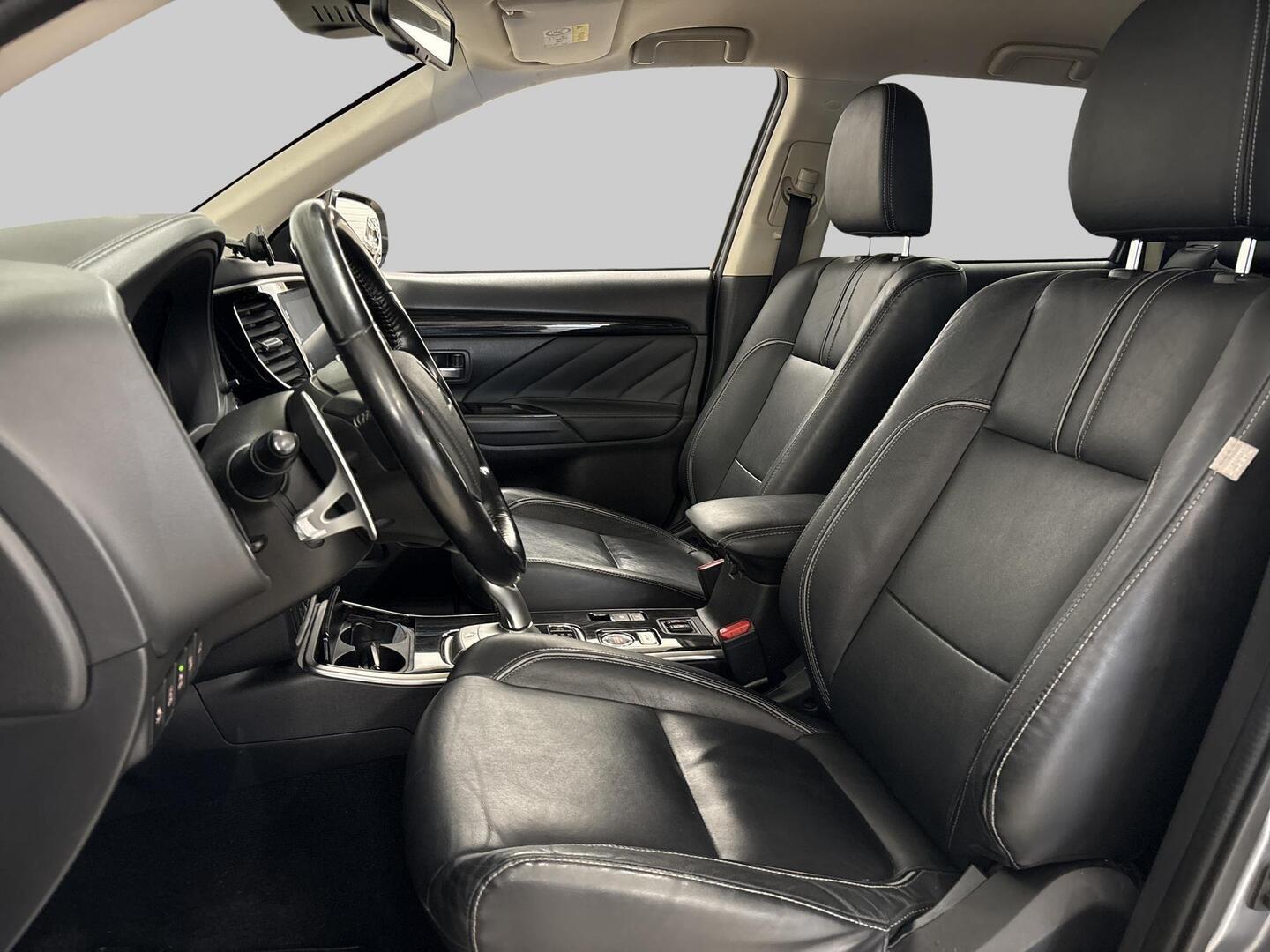 MITSUBISHI OUTLANDER 2018