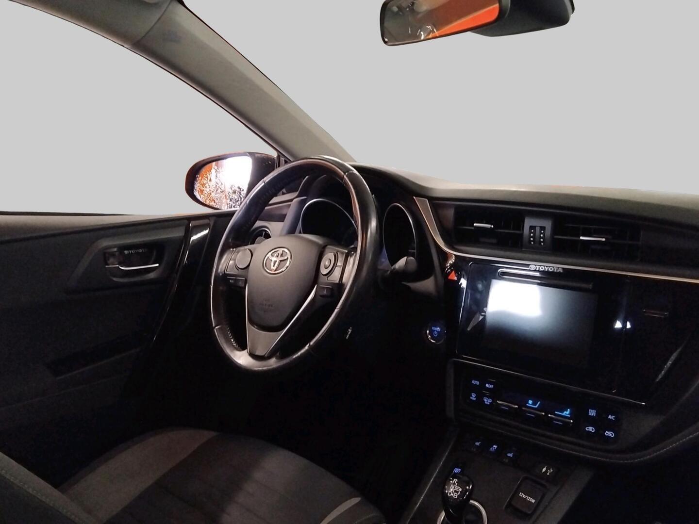 TOYOTA AURIS 2016
