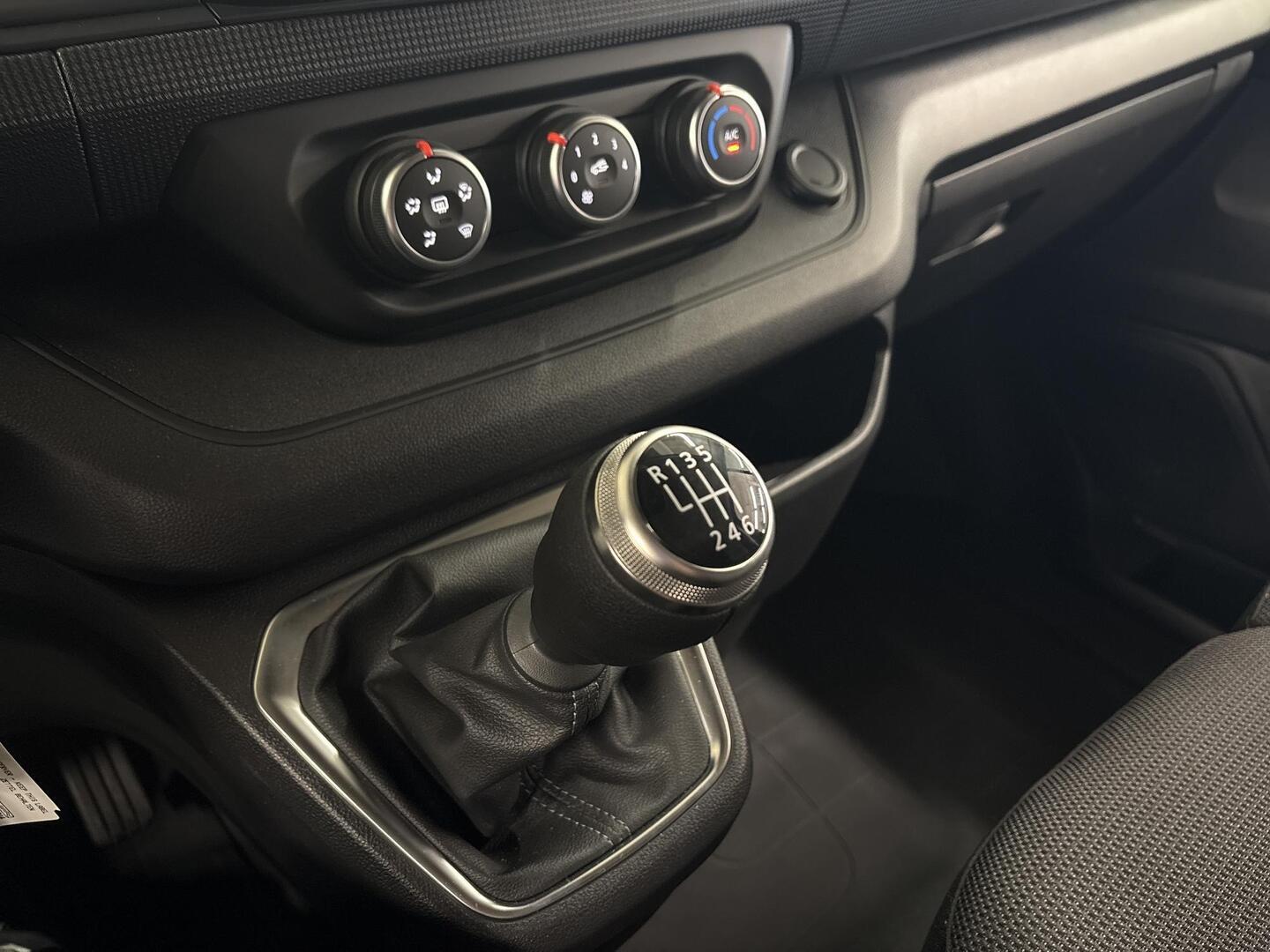 RENAULT Trafic 2026