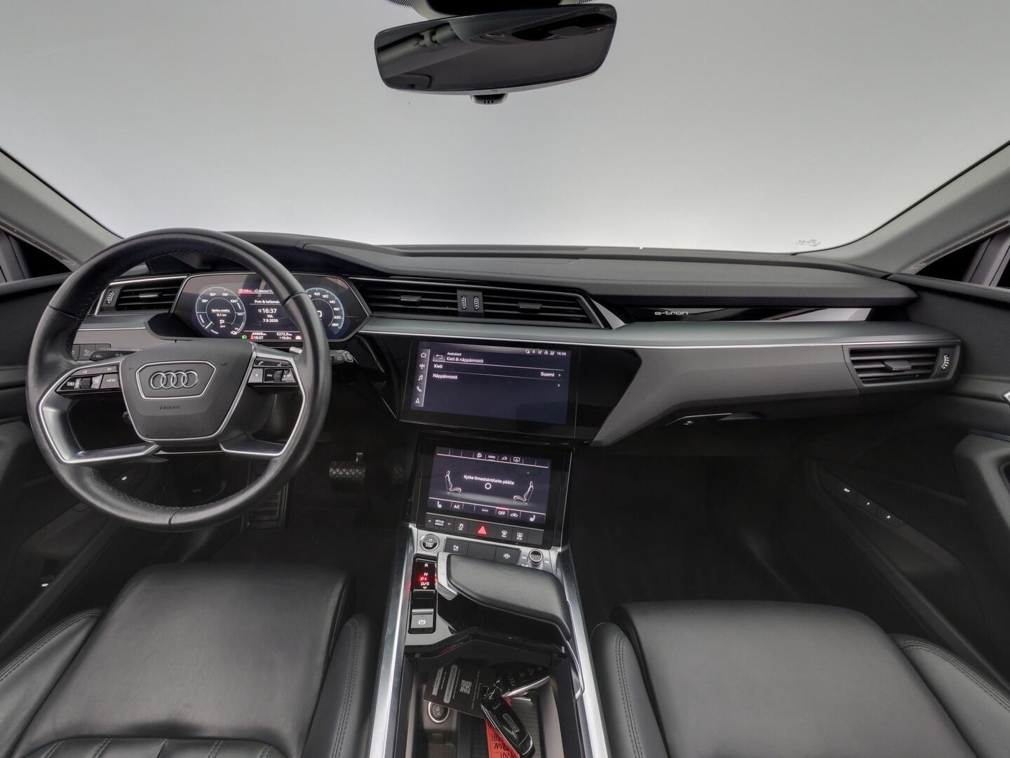 AUDI E-TRON 2022