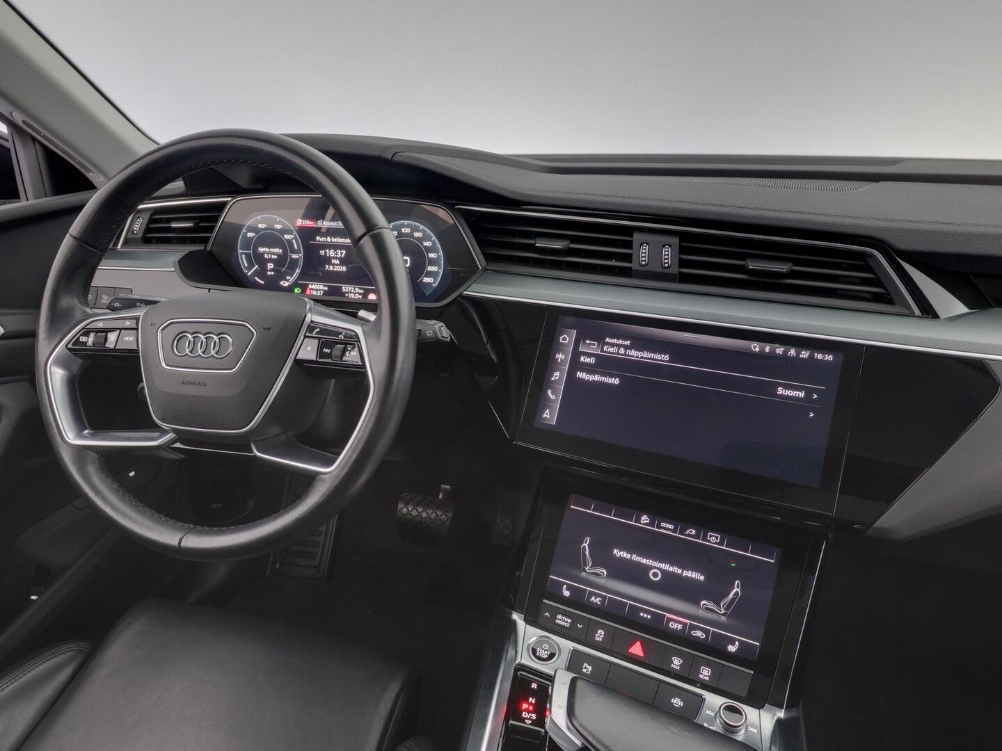 AUDI E-TRON 2022