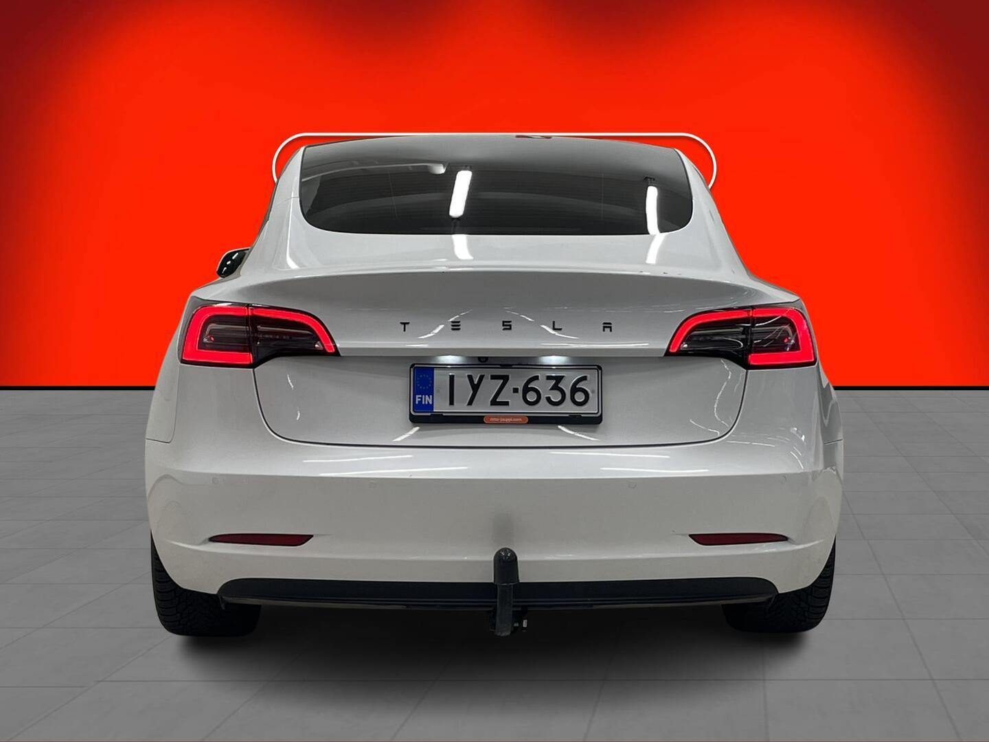 TESLA Model 3 2021
