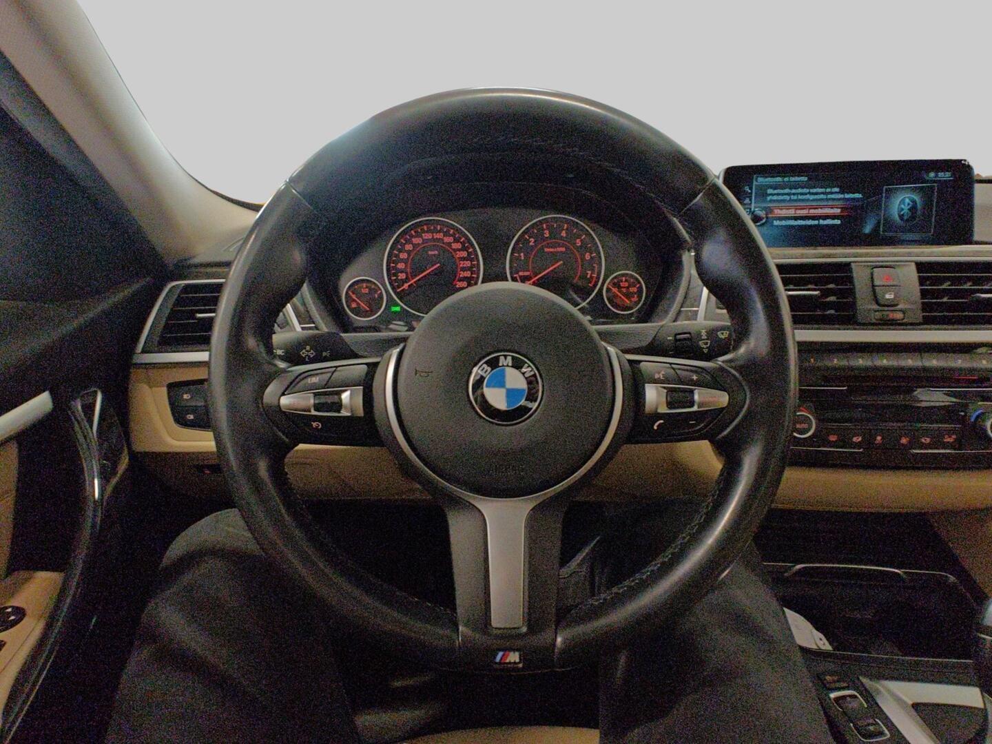 BMW 330 2016