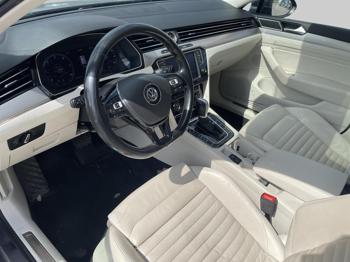 VOLKSWAGEN Passat 2015