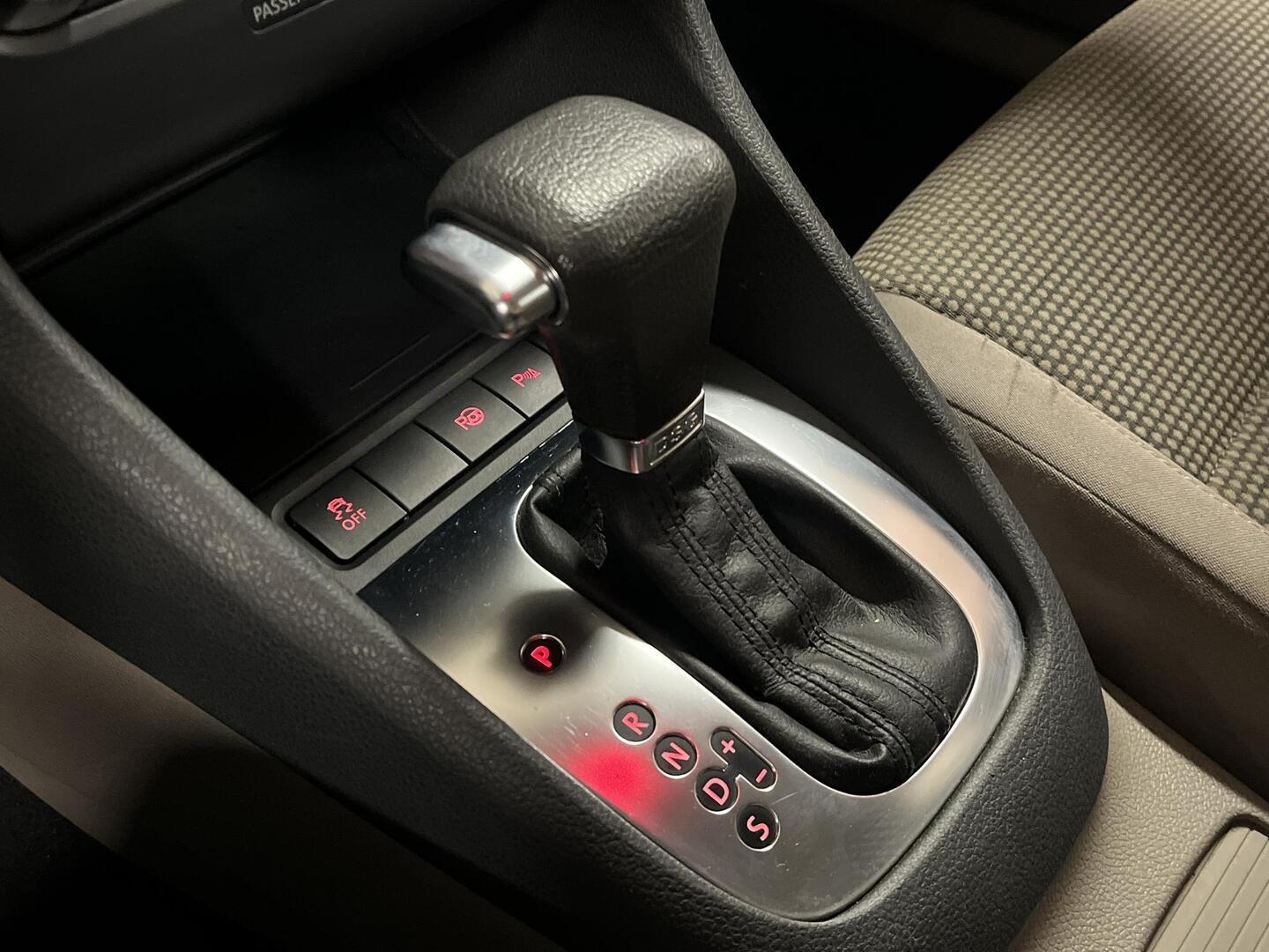 VOLKSWAGEN Golf 2010