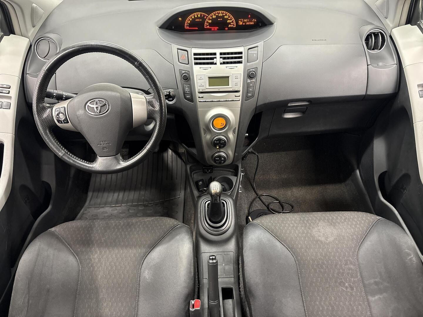 TOYOTA Yaris 2007
