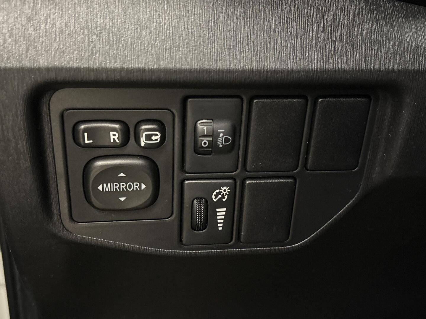 TOYOTA PRIUS PLUG-IN HYBRID 2012