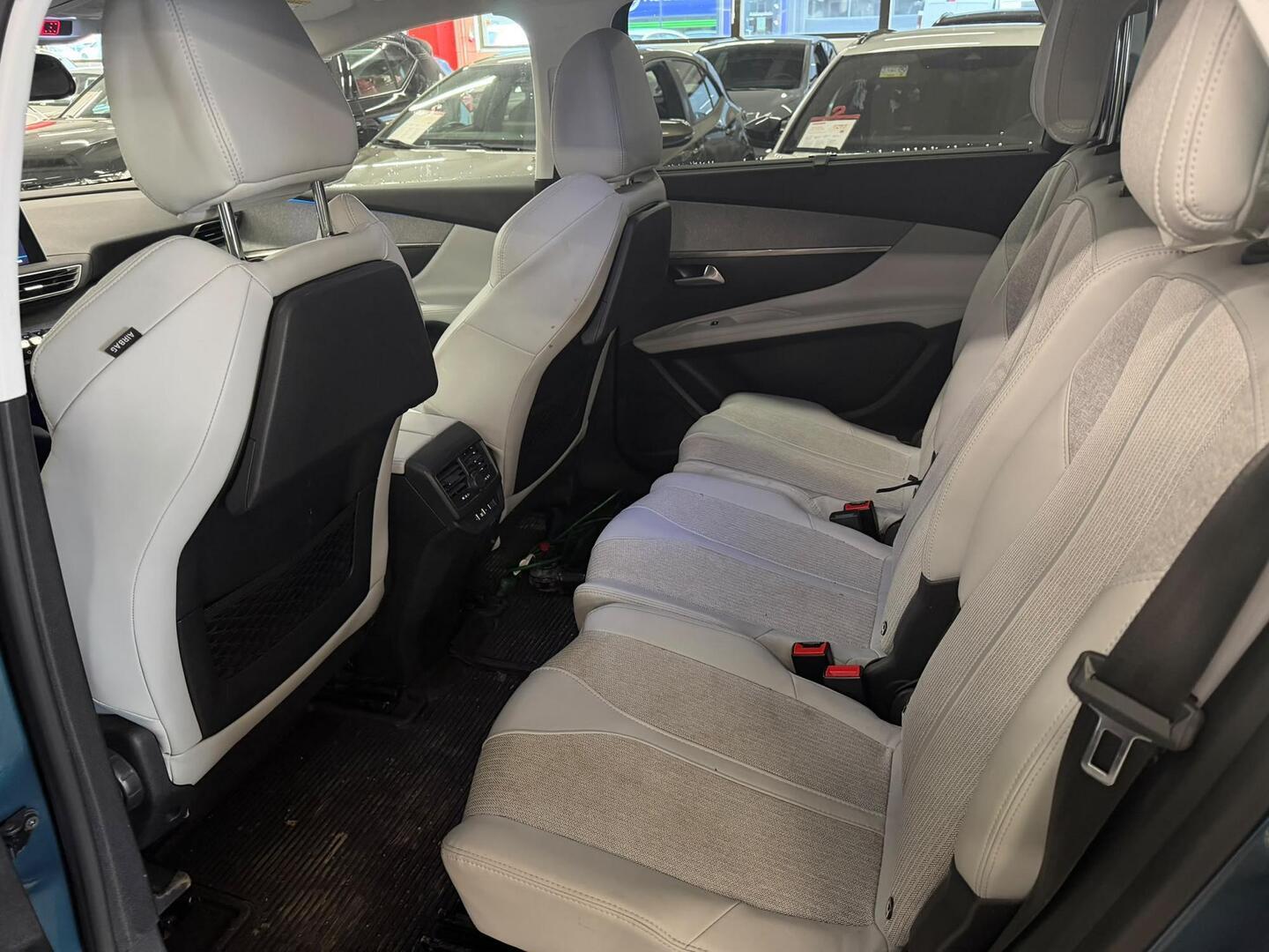 PEUGEOT 5008 2018