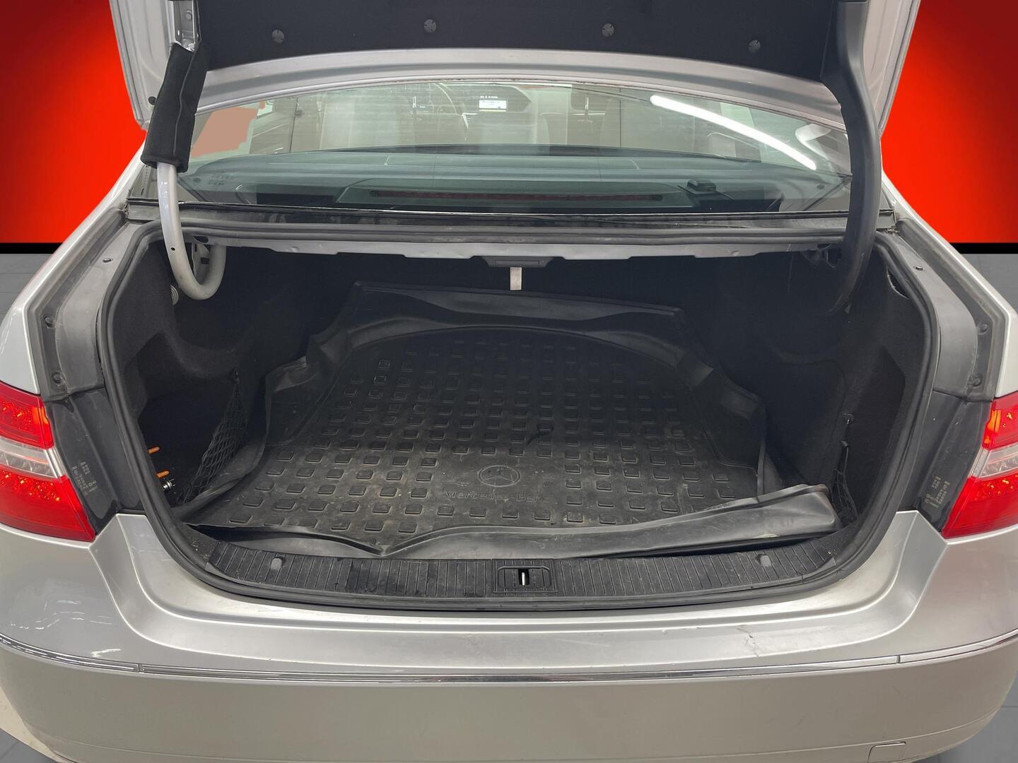 MERCEDES-BENZ E 2010