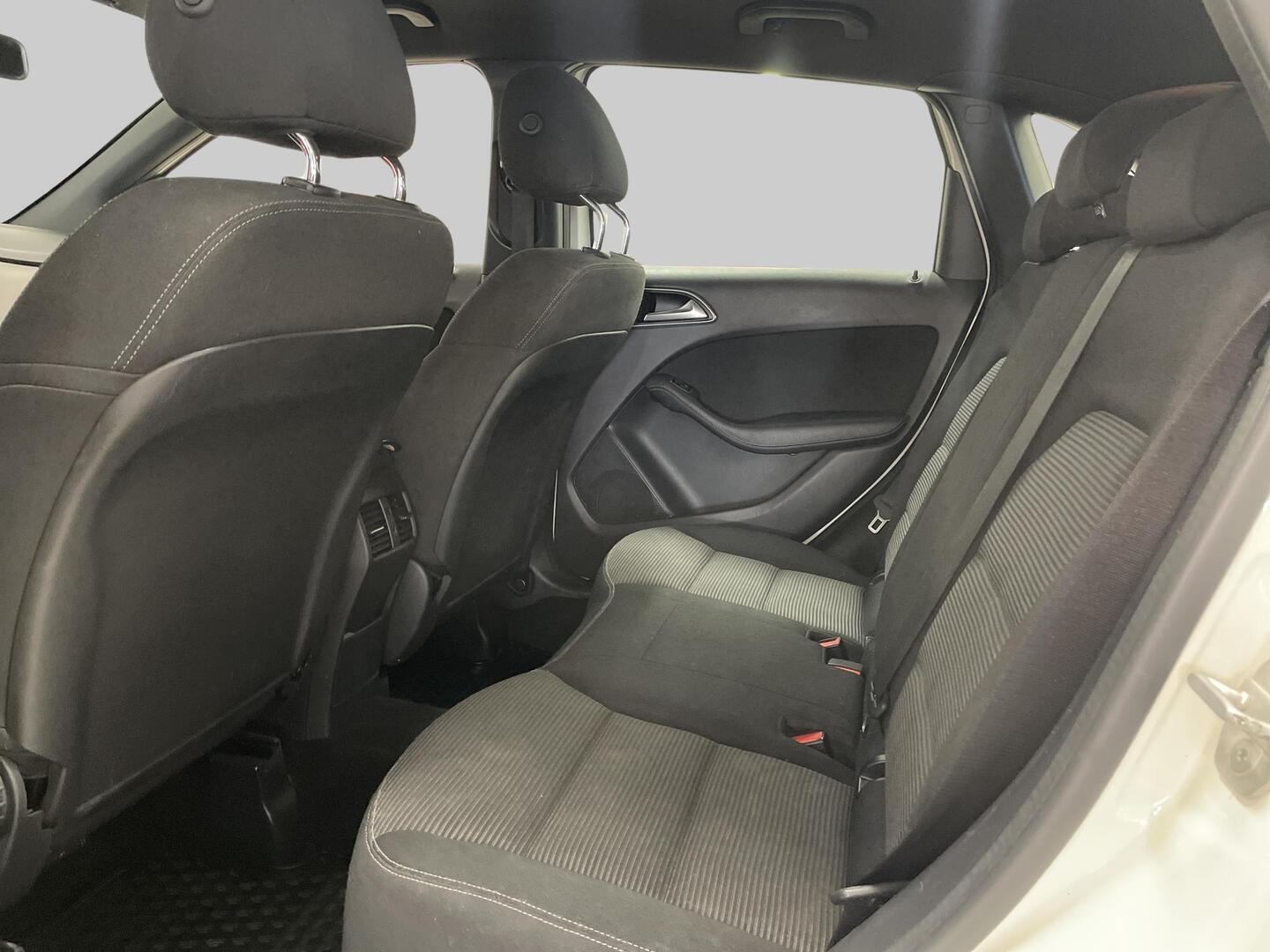 MERCEDES-BENZ B 2016