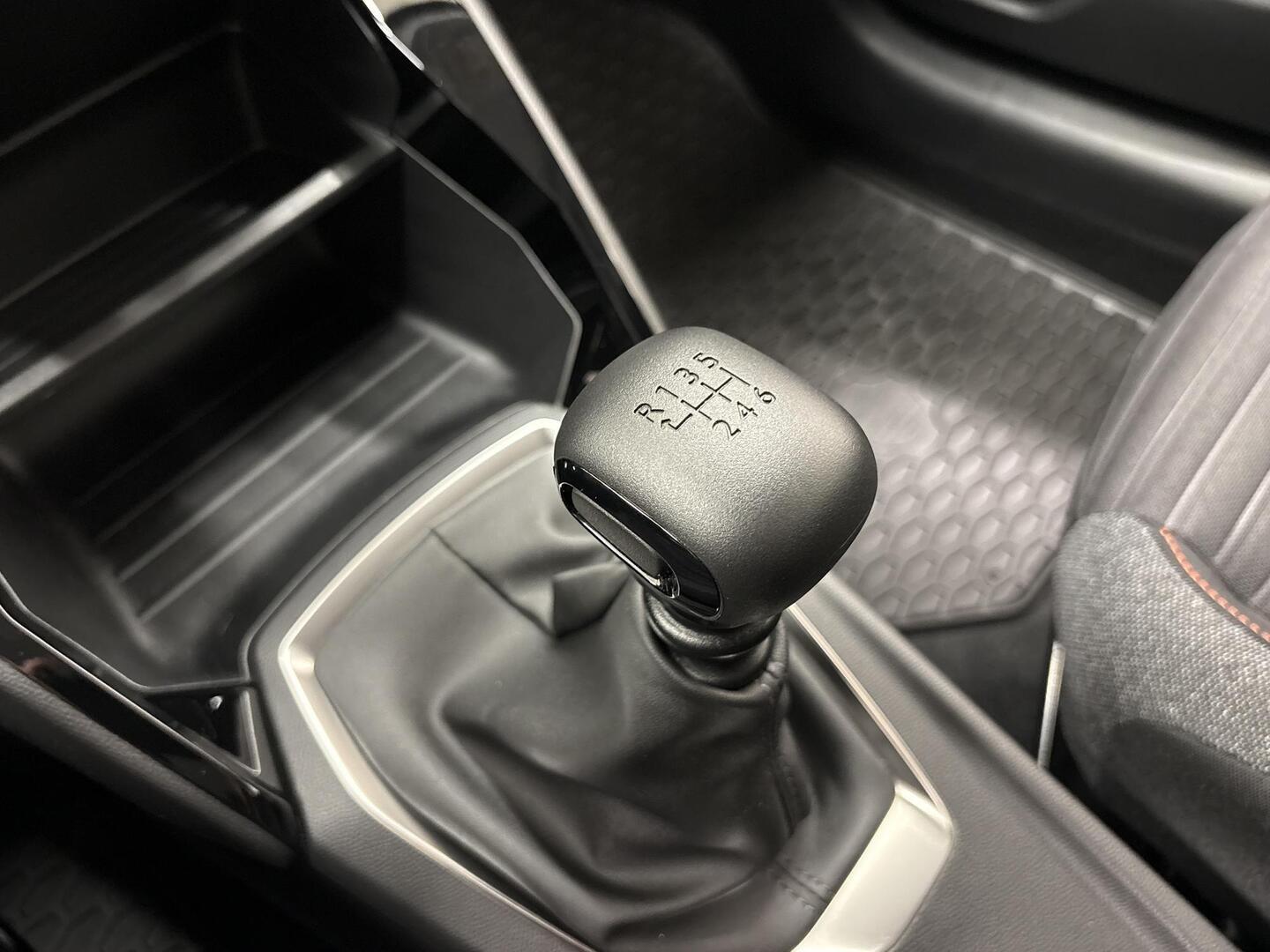 PEUGEOT 208 2020