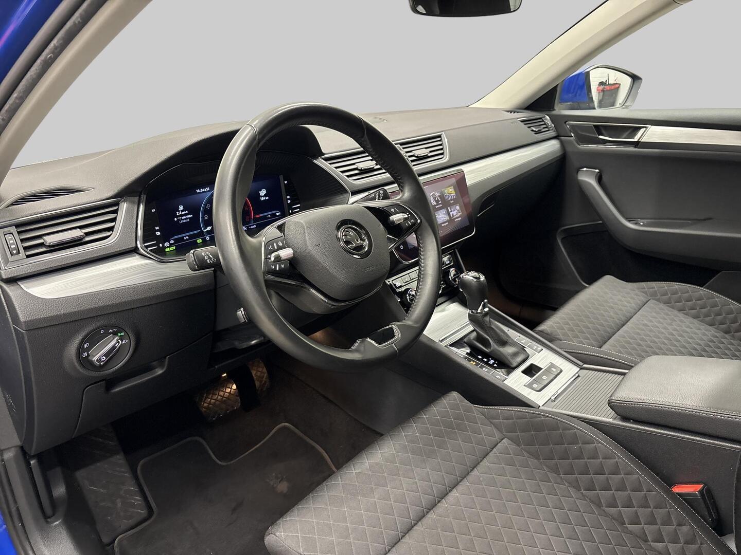 SKODA SUPERB COMBI 2022