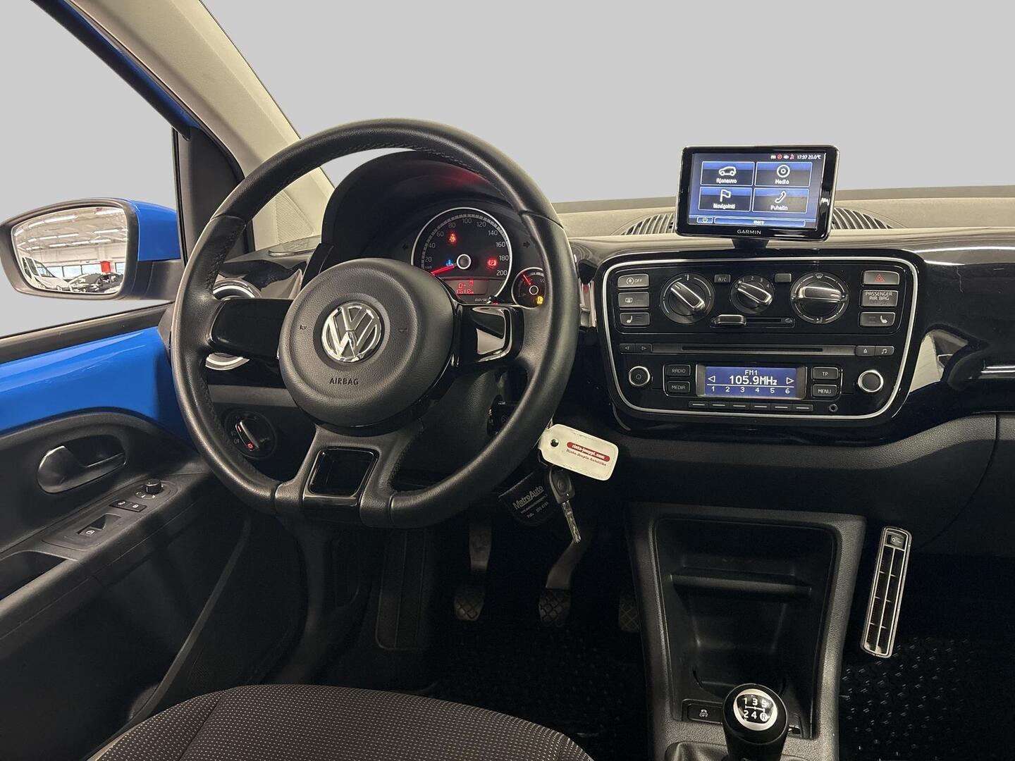VOLKSWAGEN up! 2014