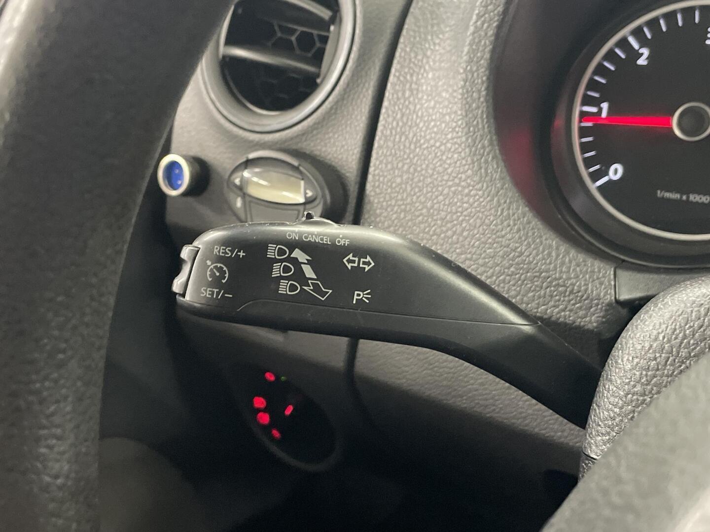 VOLKSWAGEN Amarok 2012