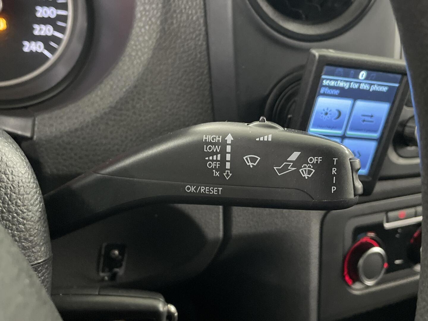 VOLKSWAGEN Amarok 2012