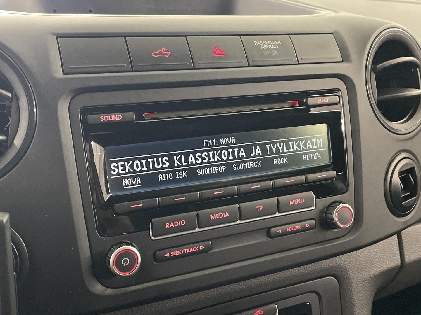 VOLKSWAGEN Amarok 2012