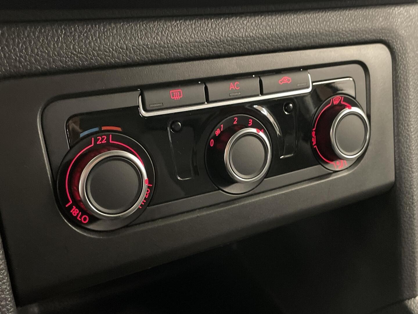 VOLKSWAGEN Amarok 2012